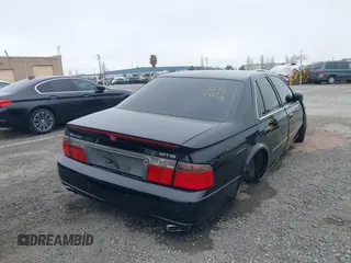 2002 Cadillac Seville Touring STS z VIN 1G6KY54982U239673, wystawiony jako IAAI lot #41657709 z przebiegiem 92 224 mil mil oraz . Historia ofert i sprzedaży dostępna na DreamBid. Obrazek 4.