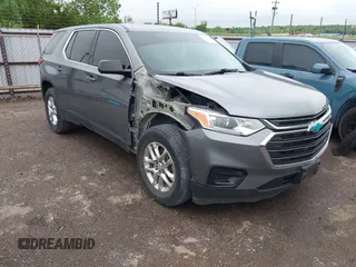 2020 Chevrolet Traverse LS z VIN 1GNERFKW8LJ185193, wystawiony jako IAAI lot #42087348 z przebiegiem 100 762 mil mil oraz . Historia ofert i sprzedaży dostępna na DreamBid. Obrazek 1.