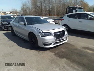 2020 Chrysler 300 S z VIN 2C3CCABGXLH103516, wystawiony jako IAAI lot #41918657 z przebiegiem 88 521 mil mil oraz . Historia ofert i sprzedaży dostępna na DreamBid. Obrazek 1.