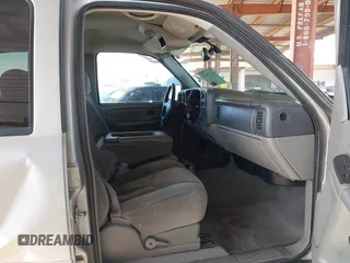 2006 Chevrolet Avalanche LS z VIN 3GNEC12Z66G106883, wystawiony jako IAAI lot #41520831 z przebiegiem 280 238 mil mil oraz . Historia ofert i sprzedaży dostępna na DreamBid. Obrazek 5.