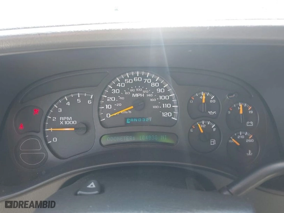 2005 GMC Yukon SLT with VIN 1GKEC13T15R144480, listed as a IAAI auction lot 41632540 with 184,038 mi miles. Bid and sale history available at carsss.com. Image 7.