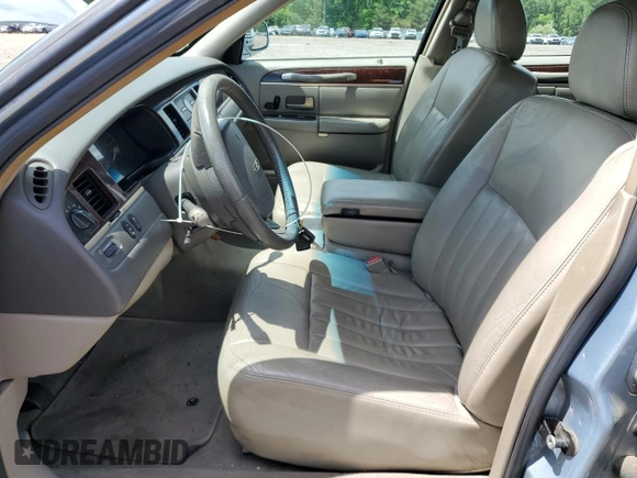 2007 Lincoln Town Car Signature z VIN 1LNHM81V17Y612098, wystawiony jako Copart lot #54874515 z przebiegiem 243 252 mil mil oraz Szkoda całkowita • Salvage title. Historia ofert i sprzedaży dostępna na DreamBid. Obrazek 7.