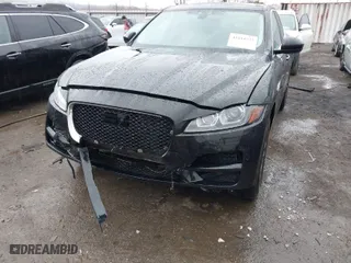 2019 Jaguar F-PACE 25t Premium with VIN SADCJ2FX5KA616255, listed as a IAAI auction lot 41414227 with 65,068 mi miles. Bid and sale history available at carsss.com. Image 6.