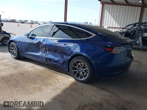 2019 Tesla Model 3 Mid Range z VIN 5YJ3E1EA3KF314882, wystawiony jako IAAI lot #42009874 z przebiegiem 160 381 mil mil oraz . Historia ofert i sprzedaży dostępna na DreamBid. Obrazek 3.
