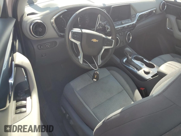 2020 Chevrolet Blazer LT z VIN 3GNKBBRA2LS587557, wystawiony jako Copart lot #44533965 z przebiegiem Nie podano mil oraz Nie do naprawy • Non repairable. Historia ofert i sprzedaży dostępna na DreamBid. Obrazek 8.