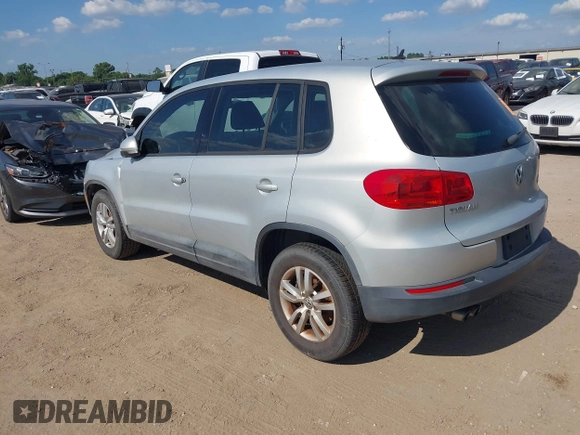 2013 Volkswagen Tiguan SE z VIN WVGBV7AX3DW502501, wystawiony jako IAAI lot #42827693 z przebiegiem 107 413 mil mil oraz . Historia ofert i sprzedaży dostępna na DreamBid. Obrazek 3.
