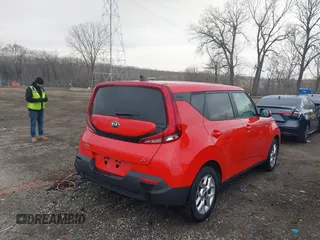 2020 Kia Soul S with VIN KNDJ23AU0L7731797, listed as a IAAI auction lot 41509315 with 110,390 mi miles. Bid and sale history available at carsss.com. Image 4.
