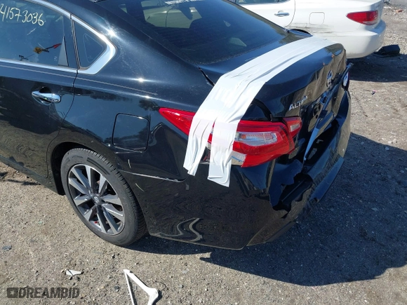 2017 Nissan Altima 2.5 SR with VIN 1N4AL3AP4HC290929, listed as a IAAI auction lot 41573036 with 77,029 mi miles. Bid and sale history available at carsss.com. Image 6.