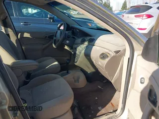 2001 Ford Focus SE with VIN 1FAFP34P71W313484, listed as a IAAI auction lot 41740406 with 141,385 mi miles and . Bid and sale history available at carsss.com. Image 5.