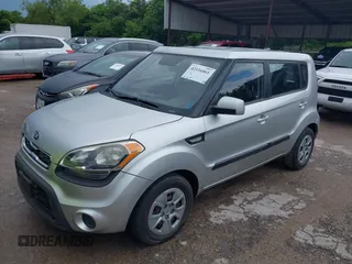 2013 Kia Soul with VIN KNDJT2A51D7517273, listed as a IAAI auction lot 42116861 with 151,617 mi miles. Bid and sale history available at carsss.com. Image 2.