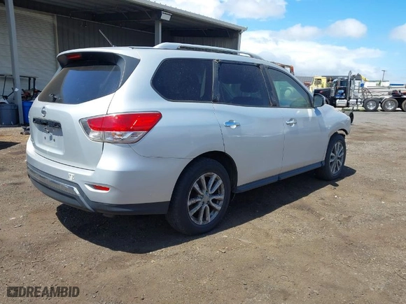2016 Nissan Pathfinder S with VIN 5N1AR2MN9GC615324, listed as a IAAI auction lot 41723644 with 67,629 mi miles. Bid and sale history available at carsss.com. Image 4.