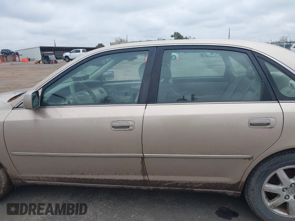 2001 Toyota Avalon XL w/Bucket Seats with VIN 4T1BF28B91U173868, listed as a IAAI auction lot 41721904 with 325,097 mi miles. Bid and sale history available at carsss.com. Image 14.