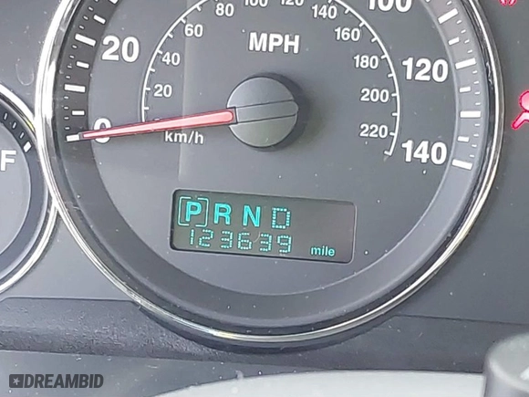 2005 Jeep Grand Cherokee Limited with VIN 1J4HR58N15C552905, listed as a IAAI auction lot 41520319 with 123,639 mi miles. Bid and sale history available at carsss.com. Image 16.
