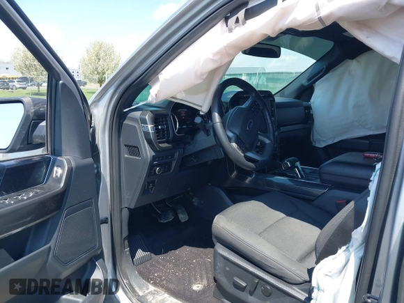 2022 Ford F-150 XL z VIN 1FTEW1EP9NFA65479, wystawiony jako IAAI lot #42165173 z przebiegiem 36 579 mil mil oraz . Historia ofert i sprzedaży dostępna na DreamBid. Obrazek 5.