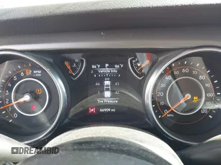 2020 Jeep Gladiator Sport S с VIN 1C6HJTAG1LL154854, выставлен на аукционе IAAI как лот 42272169 с пробегом 66 909 миль миль и . История ставок и продаж доступна на DreamBid. Изображение 7.