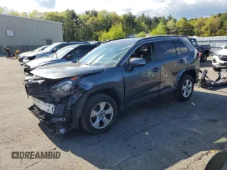 2020 Toyota RAV4 XLE z VIN 2T3P1RFV7LC097508, wystawiony jako Copart lot #56214145 z przebiegiem 90 074 mil mil oraz Szkoda całkowita • Salvage title. Historia ofert i sprzedaży dostępna na DreamBid. Obrazek 1.