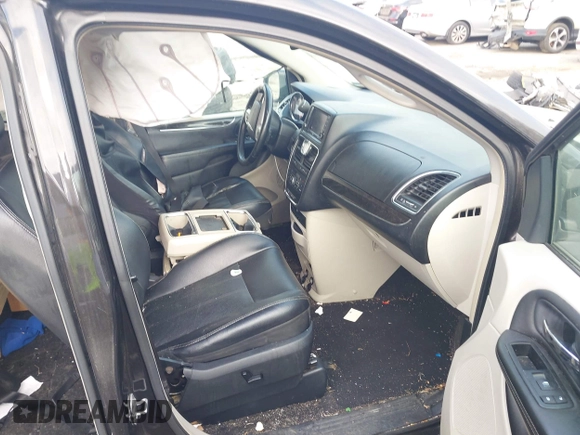 2014 Chrysler Town & Country Touring-L with VIN 2C4RC1CG5ER347141, listed as a IAAI auction lot 41948572 with 133,495 mi miles. Bid and sale history available at carsss.com. Image 5.