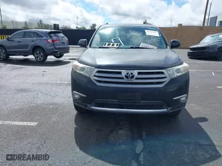 2011 Toyota Highlander with VIN 5TDZK3EH4BS039353, listed as a IAAI auction lot 40909367 with 126,024 mi miles. Bid and sale history available at carsss.com. Image 13.