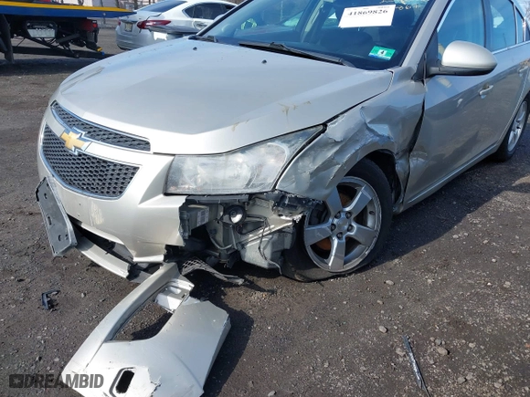 2014 Chevrolet Cruze 1LT with VIN 1G1PC5SB2E7449026, listed as a IAAI auction lot 41869826 with 117,635 mi miles. Bid and sale history available at carsss.com. Image 6.