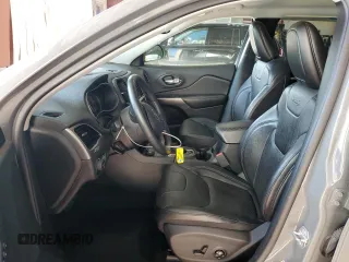 2019 Jeep Cherokee Limited с VIN 1C4PJMDX0KD472477, выставлен на аукционе Copart как лот 61799415 с пробегом 61 037 миль миль и Списание • Salvage title. История ставок и продаж доступна на DreamBid. Изображение 7.