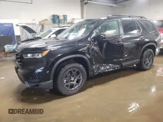 2025 Honda Pilot TrailSport z VIN 5FNYG1H67SB068569, wystawiony jako Copart lot #48155675 z przebiegiem 5 067 mil mil oraz Szkoda całkowita • Salvage title. Historia ofert i sprzedaży dostępna na DreamBid. Obrazek 1.