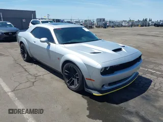 2020 Dodge Challenger R/T Scat Pack z VIN 2C3CDZFJ4LH222504, wystawiony jako IAAI lot #42283321 z przebiegiem 9 098 mil mil oraz . Historia ofert i sprzedaży dostępna na DreamBid. Obrazek 1.