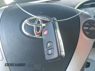 2012 Toyota Prius One z VIN JTDKN3DU8C1595512, wystawiony jako IAAI lot #41804229 z przebiegiem 204 504 mil mil oraz . Historia ofert i sprzedaży dostępna na DreamBid. Obrazek 11.