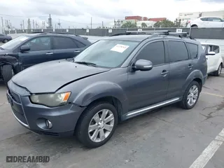 2011 Mitsubishi Outlander SE with VIN JA4AS3AW2BU040220, listed as a IAAI auction lot 41728765 with 192,187 mi miles. Bid and sale history available at carsss.com. Image 2.