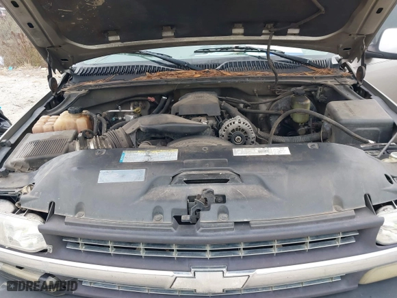 2000 Chevrolet Silverado 1500 LS with VIN 2GCEC19T1Y1250072, listed as a IAAI auction lot 41281039 with 263,179 mi miles. Bid and sale history available at carsss.com. Image 10.