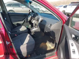 2006 Pontiac Vibe with VIN 5Y2SL65866Z456638, listed as a IAAI auction lot 41658939 with 299,999 mi miles. Bid and sale history available at carsss.com. Image 5.