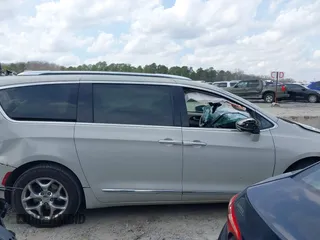 2017 Chrysler Pacifica Limited with VIN 2C4RC1GG9HR560544, listed as a IAAI auction lot 41807810 with 137,768 mi miles and . Bid and sale history available at DreamBid. Image 13.
