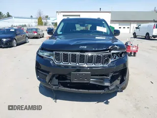 2024 Jeep Grand Cherokee Laredo z VIN 1C4RJHAG3RC697996, wystawiony jako IAAI lot #41973399 z przebiegiem 14 680 mil mil oraz . Historia ofert i sprzedaży dostępna na DreamBid. Obrazek 12.