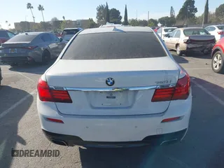 2015 BMW 7 Series 750i с VIN WBAYA8C58FD825806, выставлен на аукционе IAAI как лот 41221472 с пробегом 131 730 миль миль и . История ставок и продаж доступна на DreamBid. Изображение 16.