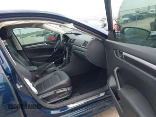 2018 Volkswagen Passat S z VIN 1VWAA7A35JC040106, wystawiony jako IAAI lot #41921626 z przebiegiem 60 785 mil mil oraz . Historia ofert i sprzedaży dostępna na DreamBid. Obrazek 5.