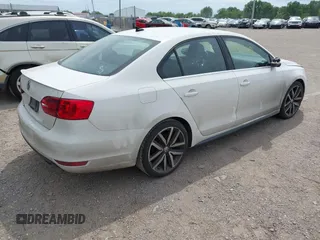 2012 Volkswagen Jetta GLI Autobahn z VIN 3VW4A7AJ3CM409073, wystawiony jako IAAI lot #42360786 z przebiegiem 208 712 mil mil oraz . Historia ofert i sprzedaży dostępna na DreamBid. Obrazek 4.
