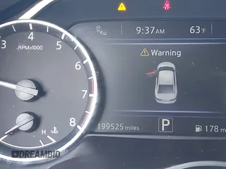 2017 Nissan Maxima SV z VIN 1N4AA6AP7HC454942, wystawiony jako IAAI lot #42447538 z przebiegiem 199 525 mil mil oraz . Historia ofert i sprzedaży dostępna na DreamBid. Obrazek 16.