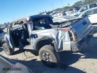 2019 Toyota Tacoma 4WD SR with VIN 3TMCZ5AN5KM199346, listed as a IAAI auction lot 41678090 with 1 mi miles. Bid and sale history available at carsss.com. Image 13.
