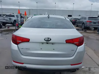 2013 Kia Optima LX z VIN 5XXGM4A76DG185701, wystawiony jako IAAI lot #42103537 z przebiegiem 203 207 mil mil oraz . Historia ofert i sprzedaży dostępna na DreamBid. Obrazek 15.