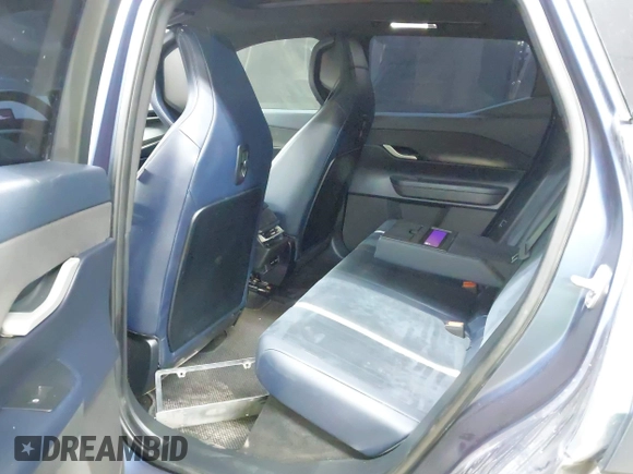 2023 Fisker Ocean One z VIN VCF1ZBU25PG003706, wystawiony jako IAAI lot #41906422 z przebiegiem Nie podano mil oraz . Historia ofert i sprzedaży dostępna na DreamBid. Obrazek 8.