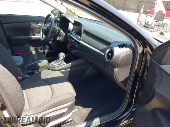 2019 Kia Forte LXS with VIN 3KPF24AD9KE070247, listed as a IAAI auction lot 41955311 with 41,228 mi miles and . Bid and sale history available at carsss.com. Image 5.