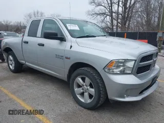 2015 Ram 1500 Express z VIN 1C6RR7FT8FS617657, wystawiony jako IAAI lot #41548188 z przebiegiem 144 050 mil mil oraz . Historia ofert i sprzedaży dostępna na DreamBid. Obrazek 1.