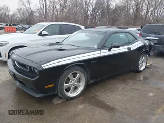 2010 Dodge Challenger R/T Classic z VIN 2B3CJ5DT8AH184131, wystawiony jako IAAI lot #41525482 z przebiegiem 97 143 mil mil oraz . Historia ofert i sprzedaży dostępna na DreamBid. Obrazek 2.