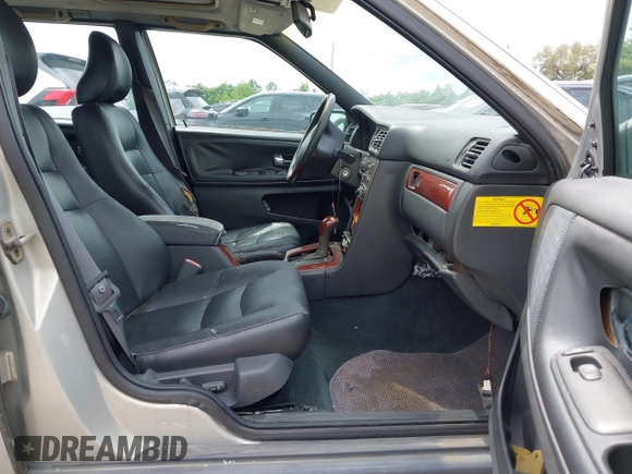 2000 Volvo V70 with VIN YV1LZ56D2Y2716564, listed as a IAAI auction lot 42128598 with 1 mi miles. Bid and sale history available at carsss.com. Image 5.