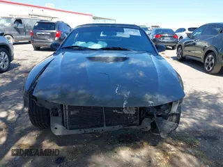 1999 Ford Mustang GT z VIN 1FAFP45X4XF117368, wystawiony jako IAAI lot #42714841 z przebiegiem 135 368 mil mil oraz . Historia ofert i sprzedaży dostępna na DreamBid. Obrazek 13.