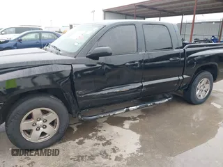 2005 Dodge Dakota SLT z VIN 1D7HE48N05S304121, wystawiony jako IAAI lot #42165773 z przebiegiem 192 886 mil mil oraz . Historia ofert i sprzedaży dostępna na DreamBid. Obrazek 6.