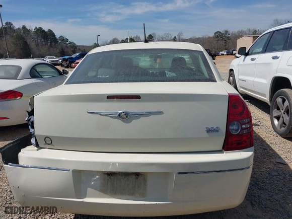 2008 Chrysler 300 Touring with VIN 2C3KA53G88H322893, listed as a IAAI auction lot 41811506 with 259,383 mi miles. Bid and sale history available at carsss.com. Image 16.