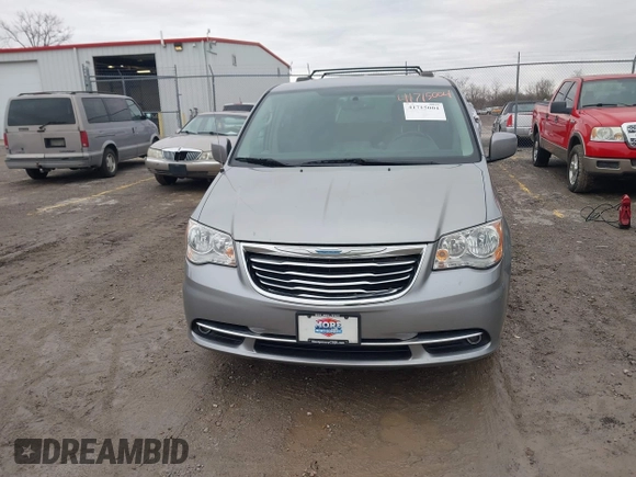 2015 Chrysler Town & Country Touring with VIN 2C4RC1BG4FR602557, listed as a IAAI auction lot 41715004 with 164,030 mi miles. Bid and sale history available at carsss.com. Image 12.