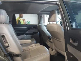 2019 Toyota Highlander Limited with VIN 5TDDZRFH3KS917491, listed as a IAAI auction lot 42602597 with 101,034 mi miles and . Bid and sale history available at DreamBid. Image 8.