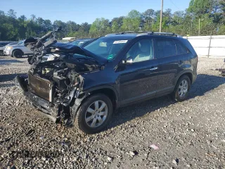 2012 Kia Sorento LX z VIN 5XYKT3A63CG240906, wystawiony jako Copart lot #52706915 z przebiegiem 182 518 mil mil oraz Szkoda całkowita • Salvage title. Historia ofert i sprzedaży dostępna na DreamBid. Obrazek 1.
