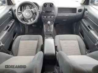 2015 Jeep Patriot Sport z VIN 1C4NJPBBXFD203960, wystawiony jako Copart lot #57860435 z przebiegiem 239 164 mil mil oraz Szkoda całkowita • Salvage title. Historia ofert i sprzedaży dostępna na DreamBid. Obrazek 8.